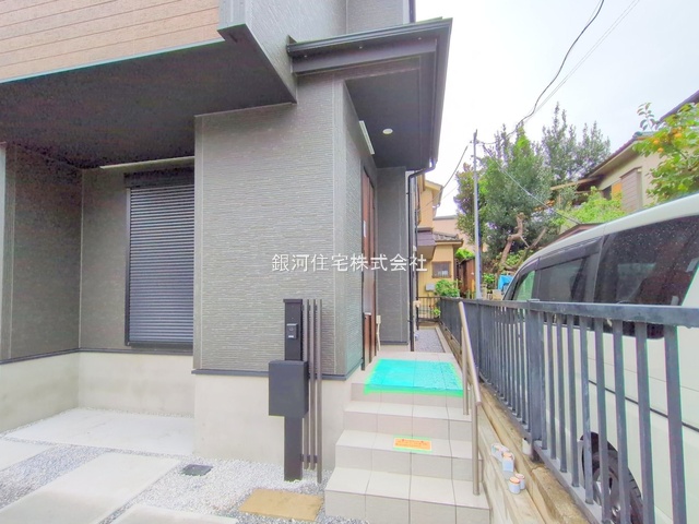 G00385102 埼玉県川口市領家３丁目 新築一戸建て 3899万円 土地面積81.70m² (約24.71坪) 建物面積108.09m² (約32.69坪) 間取り３ＬＤＫ 築年月2025年10月(築１年以内)【外観18】