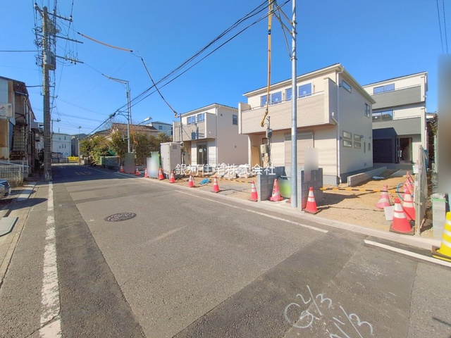 G00385154 埼玉県川口市南鳩ヶ谷７丁目 新築一戸建て 4180万円 土地面積116.34m² (約35.19坪) 建物面積101.64m² (約30.74坪) 間取り４ＬＤＫ 築年月2026年02月【外観3】