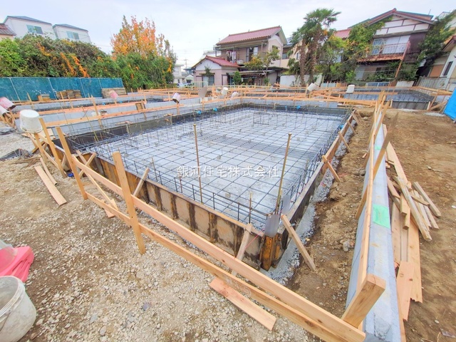 G00385155 埼玉県川口市南鳩ヶ谷７丁目 新築一戸建て 4480万円 土地面積100.05m² (約30.26坪) 建物面積95.58m² (約28.91坪) 間取り３ＳＬＤＫ 築年月2026年02月【外観5】