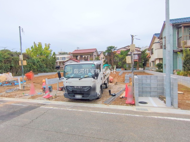 G00385155 埼玉県川口市南鳩ヶ谷７丁目 新築一戸建て 4480万円 土地面積100.05m² (約30.26坪) 建物面積95.58m² (約28.91坪) 間取り３ＳＬＤＫ 築年月2026年02月【外観13】