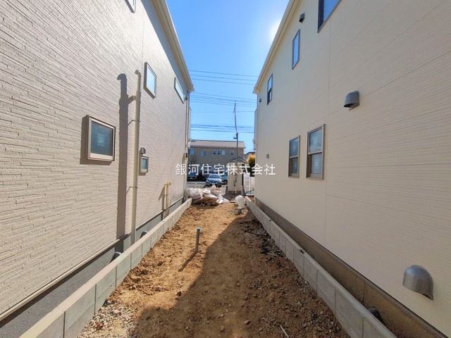 G00385156 埼玉県川口市南鳩ヶ谷７丁目 新築一戸建て 4180万円 土地面積109.36m² (約33.08坪) 建物面積104.88m² (約31.72坪) 間取り３ＳＬＤＫ 築年月2026年02月【外観6】