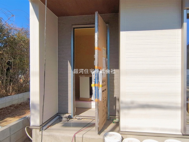 G00385157 埼玉県川口市南鳩ヶ谷７丁目 新築一戸建て 4680万円 土地面積100.04m² (約30.26坪) 建物面積93.15m² (約28.17坪) 間取り４ＬＤＫ 築年月2026年02月【外観5】