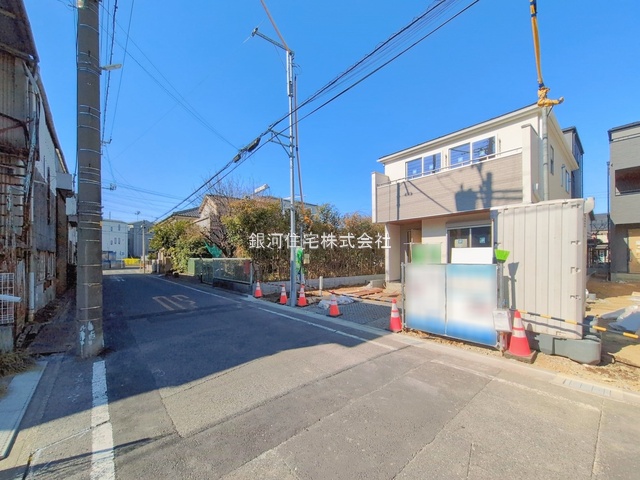 G00385157 埼玉県川口市南鳩ヶ谷７丁目 新築一戸建て 4680万円 土地面積100.04m² (約30.26坪) 建物面積93.15m² (約28.17坪) 間取り４ＬＤＫ 築年月2026年02月【外観7】