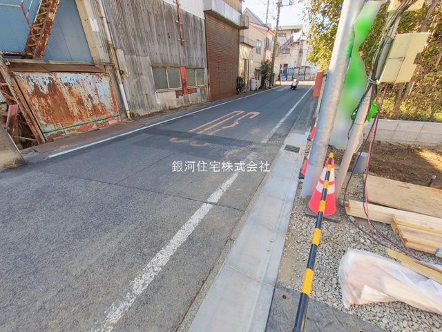 G00385157 埼玉県川口市南鳩ヶ谷７丁目 新築一戸建て 4680万円 土地面積100.04m² (約30.26坪) 建物面積93.15m² (約28.17坪) 間取り４ＬＤＫ 築年月2026年02月【外観13】