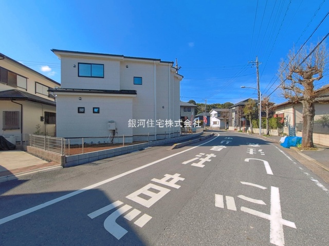 G00385330 千葉県我孫子市つくし野５丁目 新築一戸建て 4288万円 土地面積176.34m² (約53.34坪) 建物面積106.53m² (約32.22坪) 間取り４ＬＤＫ 築年月2026年01月(築１年以内)【外観6】