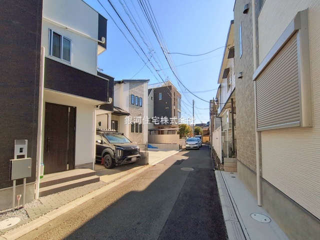 G00385443 千葉県市川市稲荷木３丁目 新築一戸建て 5590万円 土地面積126.24m² (約38.18坪) 建物面積98.12m² (約29.68坪) 間取り４ＬＤＫ 築年月2025年12月(築１年以内)【外観3】