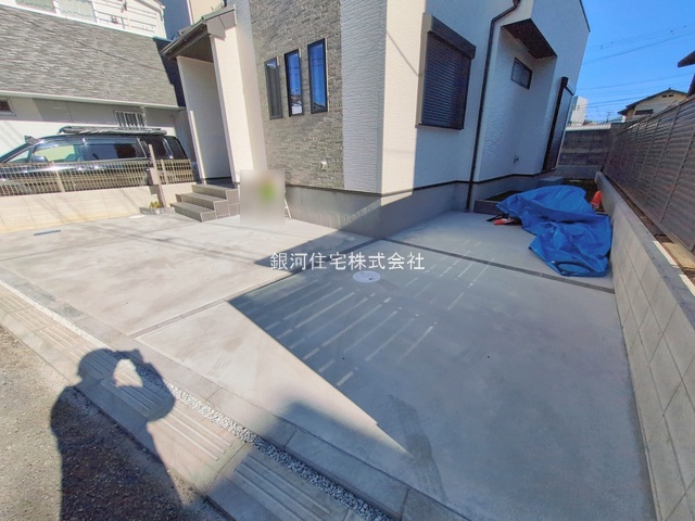 G00385443 千葉県市川市稲荷木３丁目 新築一戸建て 5590万円 土地面積126.24m² (約38.18坪) 建物面積98.12m² (約29.68坪) 間取り４ＬＤＫ 築年月2025年12月(築１年以内)【外観4】