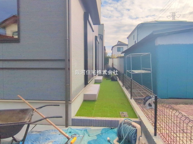 G00385473 千葉県船橋市大穴南１丁目 新築一戸建て 2990万円 土地面積89.94m² (約27.20坪) 建物面積86.94m² (約26.29坪) 間取り３ＬＤＫ 築年月2025年10月(築１年以内)【外観10】