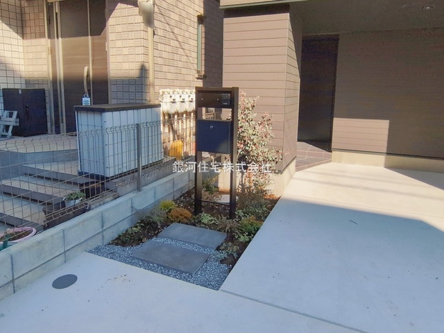 G00385545 千葉県市川市新田２丁目 新築一戸建て 6590万円 土地面積67.36m² (約20.37坪) 建物面積99.87m² (約30.21坪) 築年月2025年12月(築１年以内)【外観7】