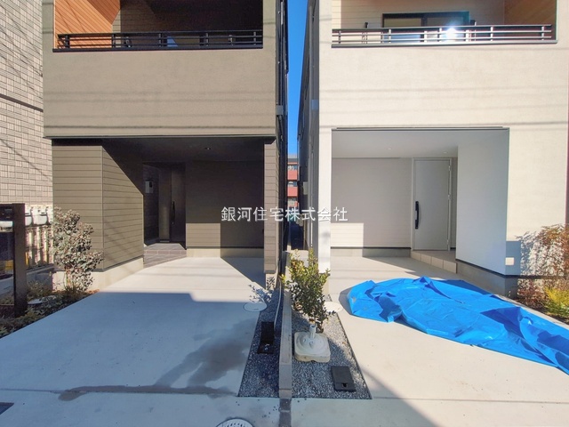G00385545 千葉県市川市新田２丁目 新築一戸建て 6590万円 土地面積67.36m² (約20.37坪) 建物面積99.87m² (約30.21坪) 築年月2025年12月(築１年以内)【外観11】