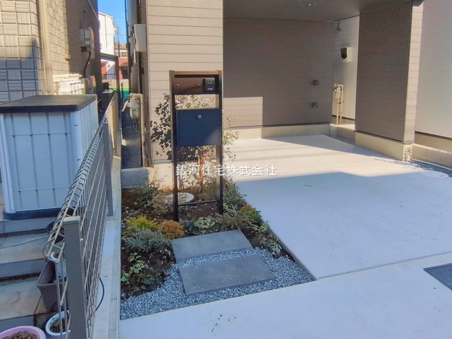 G00385545 千葉県市川市新田２丁目 新築一戸建て 6590万円 土地面積67.36m² (約20.37坪) 建物面積99.87m² (約30.21坪) 築年月2025年12月(築１年以内)【外観18】