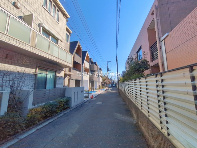 G00385548 千葉県市川市新田２丁目 新築一戸建て 6590万円 土地面積67.23m² (約20.33坪) 建物面積100.18m² (約30.30坪) 築年月2025年12月(築１年以内)【外観3】