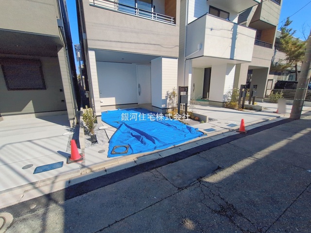 G00385548 千葉県市川市新田２丁目 新築一戸建て 6590万円 土地面積67.23m² (約20.33坪) 建物面積100.18m² (約30.30坪) 築年月2025年12月(築１年以内)【外観4】