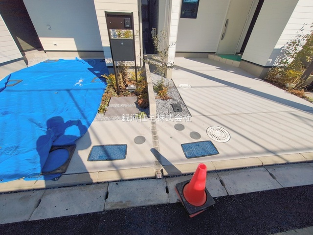 G00385548 千葉県市川市新田２丁目 新築一戸建て 6590万円 土地面積67.23m² (約20.33坪) 建物面積100.18m² (約30.30坪) 築年月2025年12月(築１年以内)【外観11】