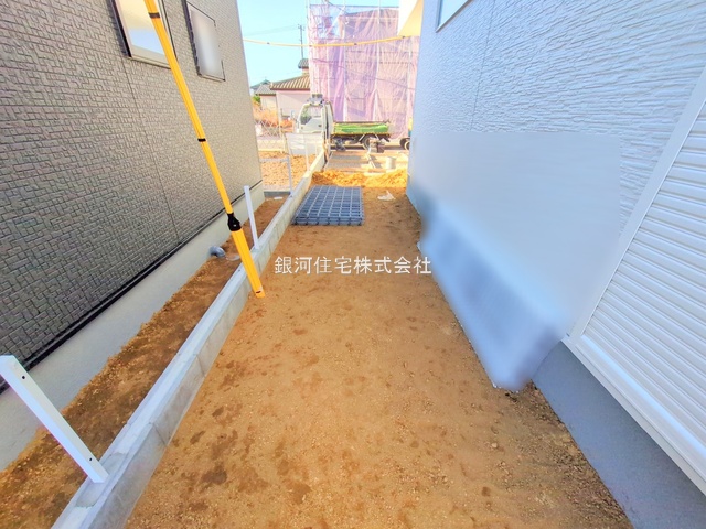 G00385563 埼玉県鴻巣市松原３丁目 新築一戸建て 2790万円 土地面積147.92m² (約44.74坪) 建物面積101.02m² (約30.55坪) 間取り４ＬＤＫ 築年月2025年12月【外観11】