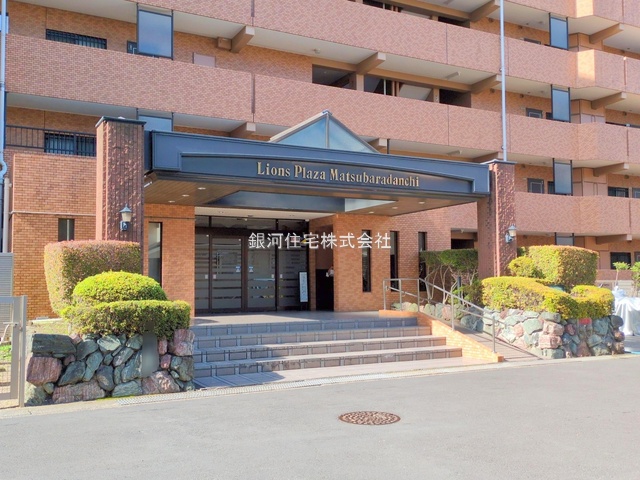 G00385570 埼玉県草加市栄町３丁目 中古マンション 3498万円 専有面積61.05m² (約18.46坪) 間取り２ＳＬＤＫ 所在階4階 築年月1990年07月(築35年)【外観5】