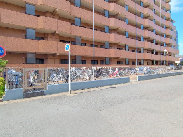 G00385570 埼玉県草加市栄町３丁目 中古マンション 3498万円 専有面積61.05m² (約18.46坪) 間取り２ＳＬＤＫ 所在階4階 築年月1990年07月(築35年)【外観6】