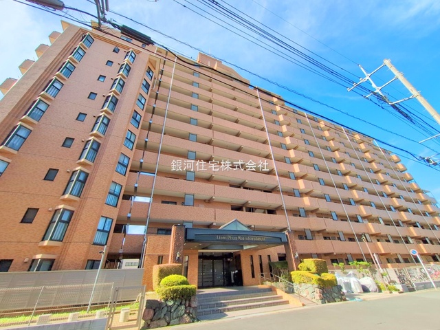 G00385570 埼玉県草加市栄町３丁目 中古マンション 3498万円 専有面積61.05m² (約18.46坪) 間取り２ＳＬＤＫ 所在階4階 築年月1990年07月(築35年)【外観9】