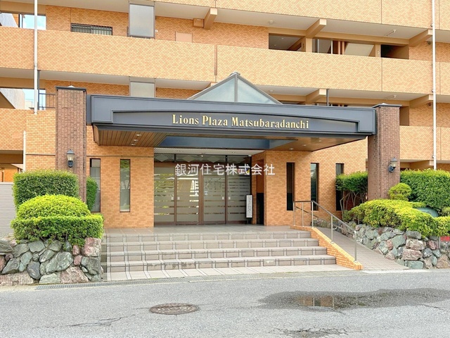 G00385570 埼玉県草加市栄町３丁目 中古マンション 3498万円 専有面積61.05m² (約18.46坪) 間取り２ＳＬＤＫ 所在階4階 築年月1990年07月(築35年)【外観16】