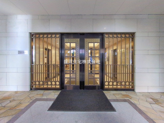 G00385594 東京都新宿区西新宿７丁目 中古マンション 1億2100万円 専有面積55.40m² (約16.75坪) 間取り２ＬＤＫ 所在階21階 築年月2001年12月(築24年)【外観3】