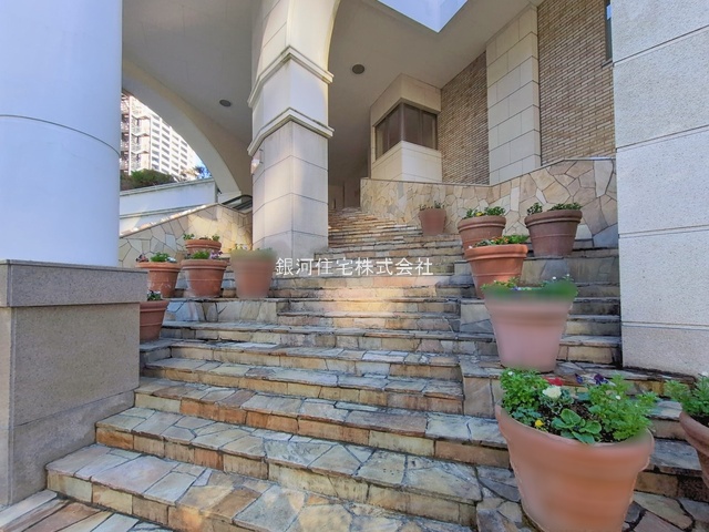 G00385594 東京都新宿区西新宿７丁目 中古マンション 1億2100万円 専有面積55.40m² (約16.75坪) 間取り２ＬＤＫ 所在階21階 築年月2001年12月(築24年)【外観5】