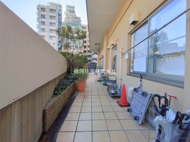 G00385594 東京都新宿区西新宿７丁目 中古マンション 1億2100万円 専有面積55.40m² (約16.75坪) 間取り２ＬＤＫ 所在階21階 築年月2001年12月(築24年)【外観6】