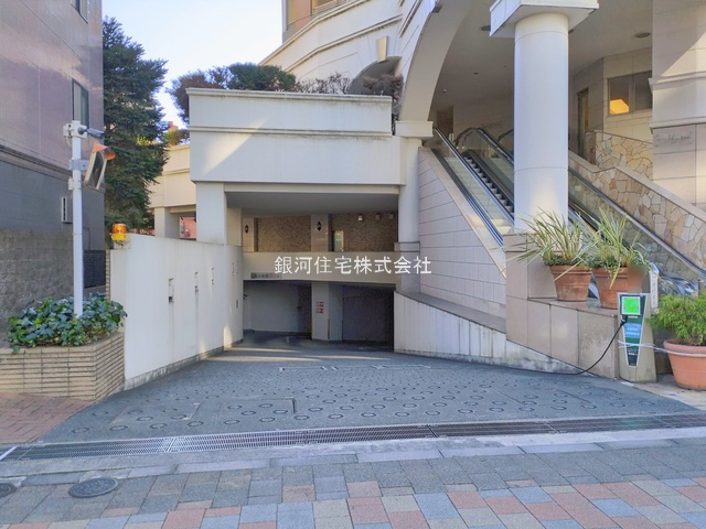 G00385594 東京都新宿区西新宿７丁目 中古マンション 1億2100万円 専有面積55.40m² (約16.75坪) 間取り２ＬＤＫ 所在階21階 築年月2001年12月(築24年)【外観11】