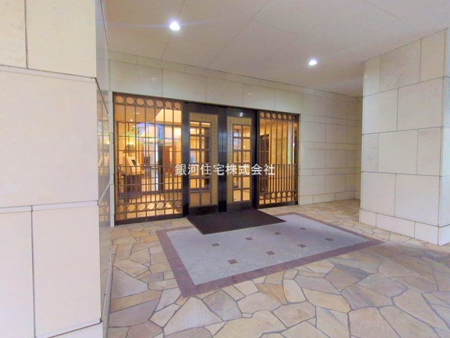 G00385594 東京都新宿区西新宿７丁目 中古マンション 1億2100万円 専有面積55.40m² (約16.75坪) 間取り２ＬＤＫ 所在階21階 築年月2001年12月(築24年)【外観18】