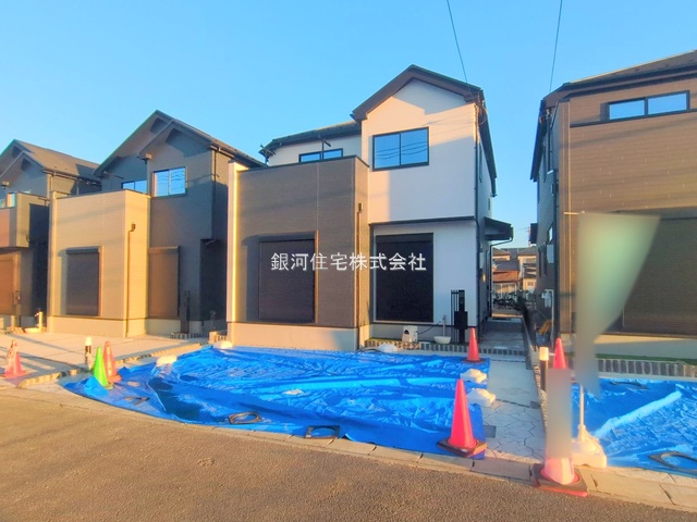 G00385686 千葉県鎌ヶ谷市南初富２丁目 新築一戸建て 3990万円 土地面積124.11m² (約37.54坪) 建物面積99.37m² (約30.05坪) 間取り４ＬＤＫ 築年月2025年10月(築１年以内)【外観2】