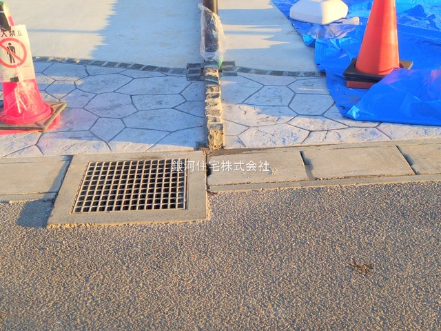 G00385686 千葉県鎌ヶ谷市南初富２丁目 新築一戸建て 3990万円 土地面積124.11m² (約37.54坪) 建物面積99.37m² (約30.05坪) 間取り４ＬＤＫ 築年月2025年10月(築１年以内)【外観4】