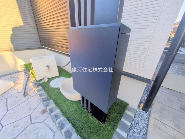 G00385686 千葉県鎌ヶ谷市南初富２丁目 新築一戸建て 3990万円 土地面積124.11m² (約37.54坪) 建物面積99.37m² (約30.05坪) 間取り４ＬＤＫ 築年月2025年10月(築１年以内)【外観10】