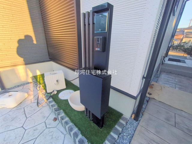 G00385686 千葉県鎌ヶ谷市南初富２丁目 新築一戸建て 3990万円 土地面積124.11m² (約37.54坪) 建物面積99.37m² (約30.05坪) 間取り４ＬＤＫ 築年月2025年10月(築１年以内)【外観11】