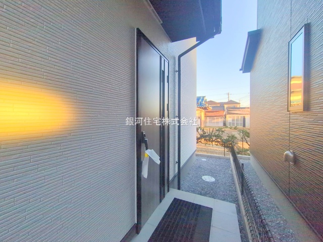 G00385686 千葉県鎌ヶ谷市南初富２丁目 新築一戸建て 3990万円 土地面積124.11m² (約37.54坪) 建物面積99.37m² (約30.05坪) 間取り４ＬＤＫ 築年月2025年10月(築１年以内)【外観13】