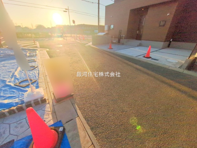 G00385686 千葉県鎌ヶ谷市南初富２丁目 新築一戸建て 3990万円 土地面積124.11m² (約37.54坪) 建物面積99.37m² (約30.05坪) 間取り４ＬＤＫ 築年月2025年10月(築１年以内)【外観17】