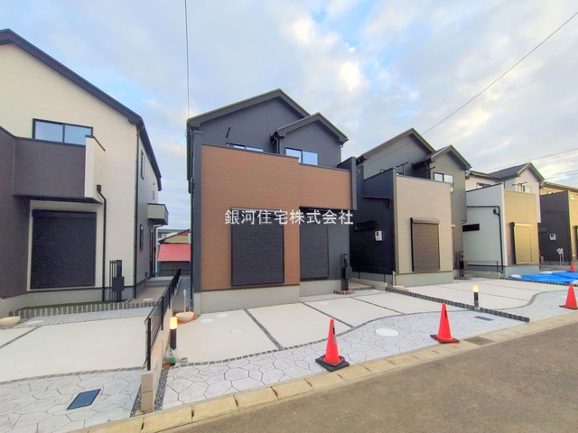 G00385687 千葉県鎌ヶ谷市南初富２丁目 新築一戸建て 3990万円 土地面積120.10m² (約36.33坪) 建物面積100.20m² (約30.31坪) 間取り４ＬＤＫ 築年月2025年11月(築１年以内)【外観2】