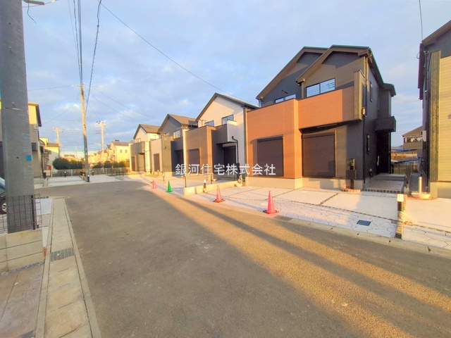 G00385687 千葉県鎌ヶ谷市南初富２丁目 新築一戸建て 3990万円 土地面積120.10m² (約36.33坪) 建物面積100.20m² (約30.31坪) 間取り４ＬＤＫ 築年月2025年11月(築１年以内)【外観3】