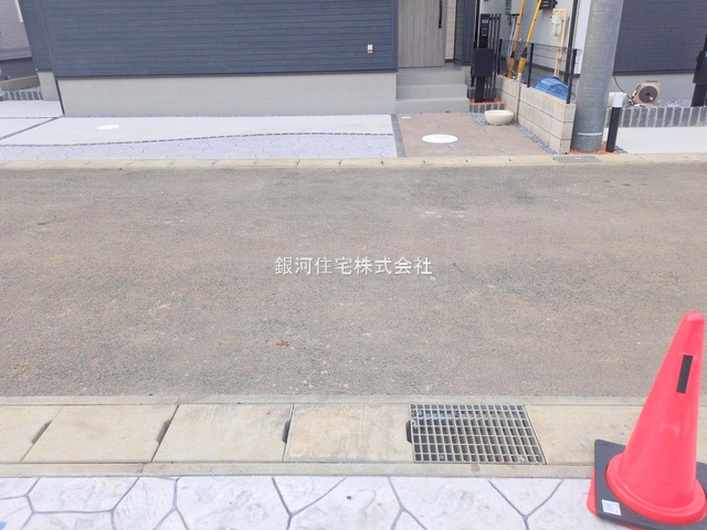 G00385687 千葉県鎌ヶ谷市南初富２丁目 新築一戸建て 3990万円 土地面積120.10m² (約36.33坪) 建物面積100.20m² (約30.31坪) 間取り４ＬＤＫ 築年月2025年11月(築１年以内)【外観5】