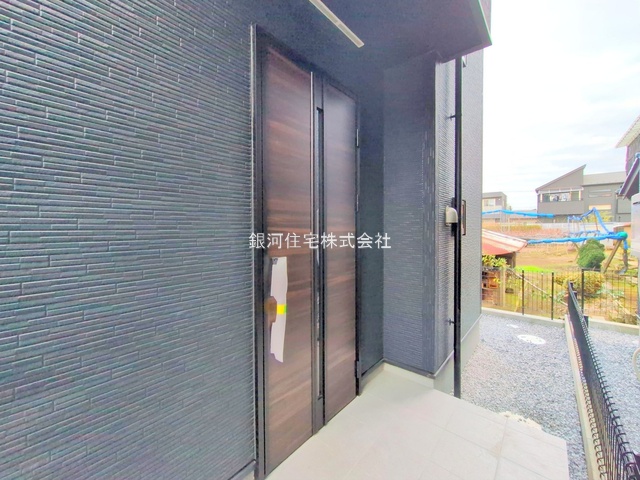 G00385687 千葉県鎌ヶ谷市南初富２丁目 新築一戸建て 3990万円 土地面積120.10m² (約36.33坪) 建物面積100.20m² (約30.31坪) 間取り４ＬＤＫ 築年月2025年11月(築１年以内)【外観6】