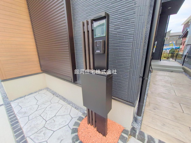 G00385687 千葉県鎌ヶ谷市南初富２丁目 新築一戸建て 3990万円 土地面積120.10m² (約36.33坪) 建物面積100.20m² (約30.31坪) 間取り４ＬＤＫ 築年月2025年11月(築１年以内)【外観10】