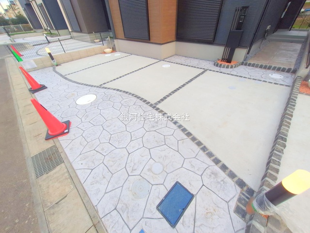 G00385687 千葉県鎌ヶ谷市南初富２丁目 新築一戸建て 3990万円 土地面積120.10m² (約36.33坪) 建物面積100.20m² (約30.31坪) 間取り４ＬＤＫ 築年月2025年11月(築１年以内)【外観11】