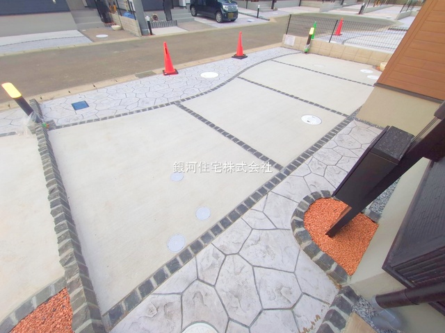 G00385687 千葉県鎌ヶ谷市南初富２丁目 新築一戸建て 3990万円 土地面積120.10m² (約36.33坪) 建物面積100.20m² (約30.31坪) 間取り４ＬＤＫ 築年月2025年11月(築１年以内)【外観12】