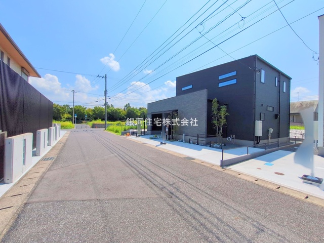 G00385692 千葉県木更津市羽鳥野５丁目 新築一戸建て 4280万円 土地面積196.60m² (約59.47坪) 建物面積116.76m² (約35.31坪) 間取り４ＬＤＫ 築年月2025年05月(築１年以内)【外観3】