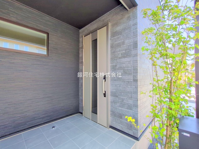 G00385692 千葉県木更津市羽鳥野５丁目 新築一戸建て 4280万円 土地面積196.60m² (約59.47坪) 建物面積116.76m² (約35.31坪) 間取り４ＬＤＫ 築年月2025年05月(築１年以内)【外観4】