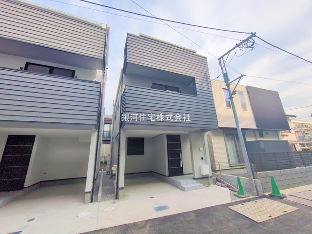 G00385732 千葉県市川市新田５丁目 新築一戸建て 6190万円 土地面積68.57m² (約20.74坪) 建物面積110.56m² (約33.44坪) 間取り４ＬＤＫ 築年月2025年12月(築１年以内)【外観2】