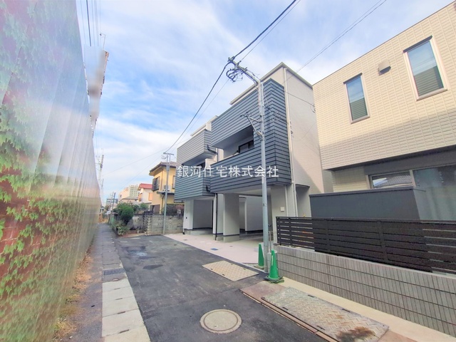 G00385732 千葉県市川市新田５丁目 新築一戸建て 6190万円 土地面積68.57m² (約20.74坪) 建物面積110.56m² (約33.44坪) 間取り４ＬＤＫ 築年月2025年12月(築１年以内)【外観3】