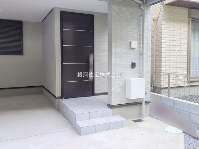 G00385732 千葉県市川市新田５丁目 新築一戸建て 6190万円 土地面積68.57m² (約20.74坪) 建物面積110.56m² (約33.44坪) 間取り４ＬＤＫ 築年月2025年12月(築１年以内)【外観5】