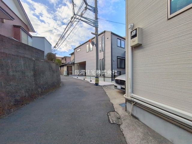 G00385814 神奈川県横浜市中区豆口台 新築一戸建て 1億1280万円 土地面積144.43m² (約43.69坪) 建物面積128.25m² (約38.79坪) 間取り３ＬＤＫ 築年月2025年12月(築１年以内)【外観8】