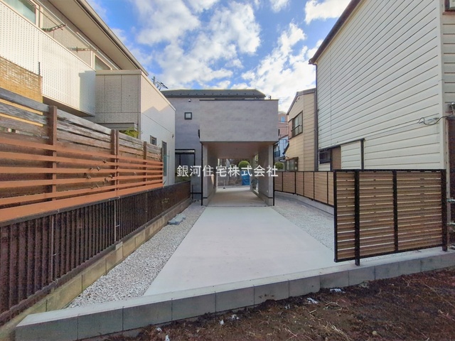 G00385814 神奈川県横浜市中区豆口台 新築一戸建て 1億1280万円 土地面積144.43m² (約43.69坪) 建物面積128.25m² (約38.79坪) 間取り３ＬＤＫ 築年月2025年12月(築１年以内)【外観11】