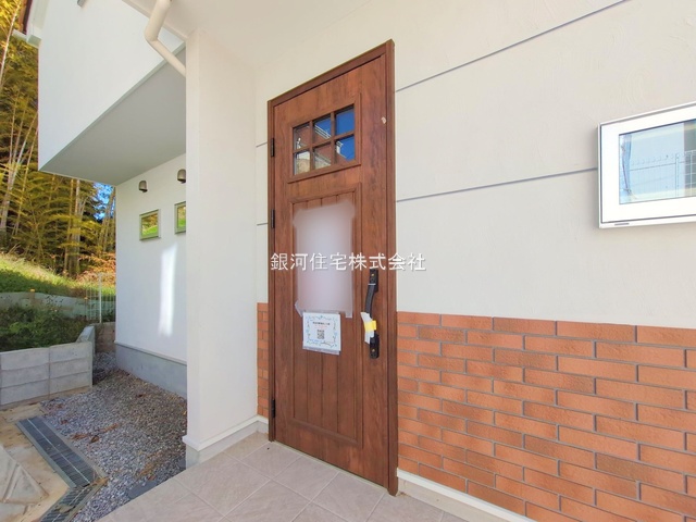 G00385835 東京都町田市野津田町 新築一戸建て 3480万円 土地面積130.38m² (約39.43坪) 建物面積95.58m² (約28.91坪) 間取り３ＬＤＫ 築年月2025年05月(築１年以内)【外観4】