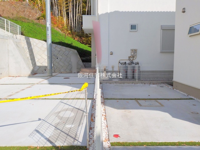 G00385835 東京都町田市野津田町 新築一戸建て 3480万円 土地面積130.38m² (約39.43坪) 建物面積95.58m² (約28.91坪) 間取り３ＬＤＫ 築年月2025年05月(築１年以内)【外観11】